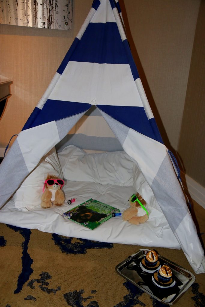 How glamorous is this teepee:)
